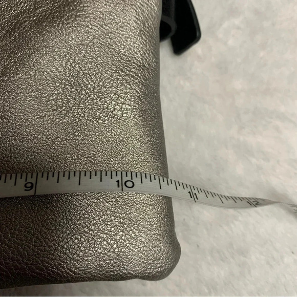 Kenneth Cole Reaction silver fold over purse adjustable strap - Picture 7 of 12